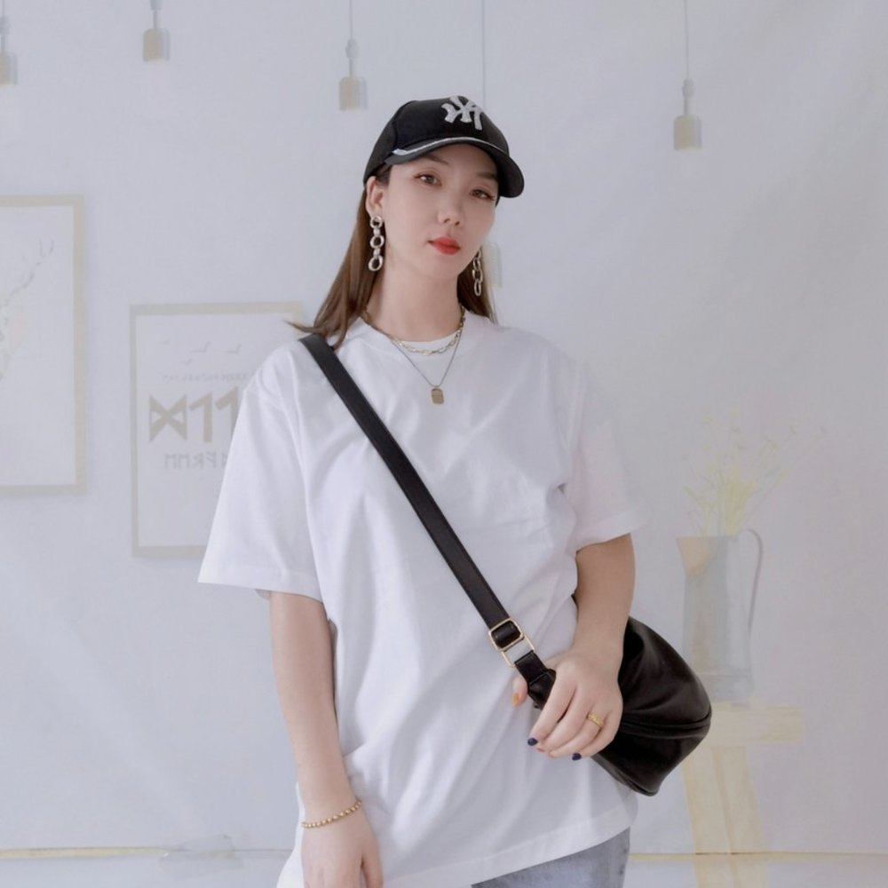 Basic Oversize T-shirt: Buy one get one free.